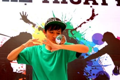 Cầu thủy tinh (Contact Juggling)