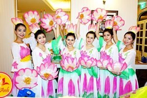 van anh event to chuc su kien mua dan gian mua hoa sen vietnamese lotus dance 1