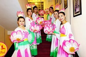 van anh event to chuc su kien mua dan gian mua hoa sen vietnamese lotus dance 4