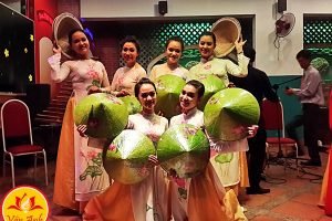 van anh event to chuc su kien mua dan gian mua non la vietnamese dance