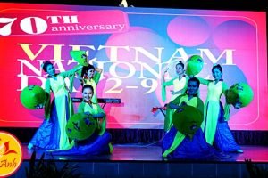 van anh event to chuc su kien mua dan gian mua non la vietnamese dance 4