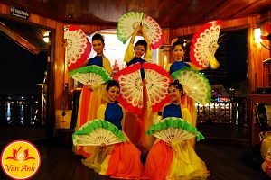 van anh event to chuc su kien mua dan gian mua quat vietnamese dance 5