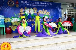 van anh event to chuc su kien mua dan gian mua quat vietnamese dance 7