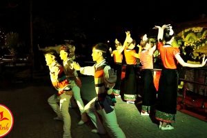 van anh event to chuc su kien mua dan gian mua thai vietnamese dance (2)