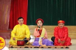 van anh evet-to chuc su kien-ban nhac dan toc-dan gian mien trung-hoc-sinh-thi-hat-vi-giam